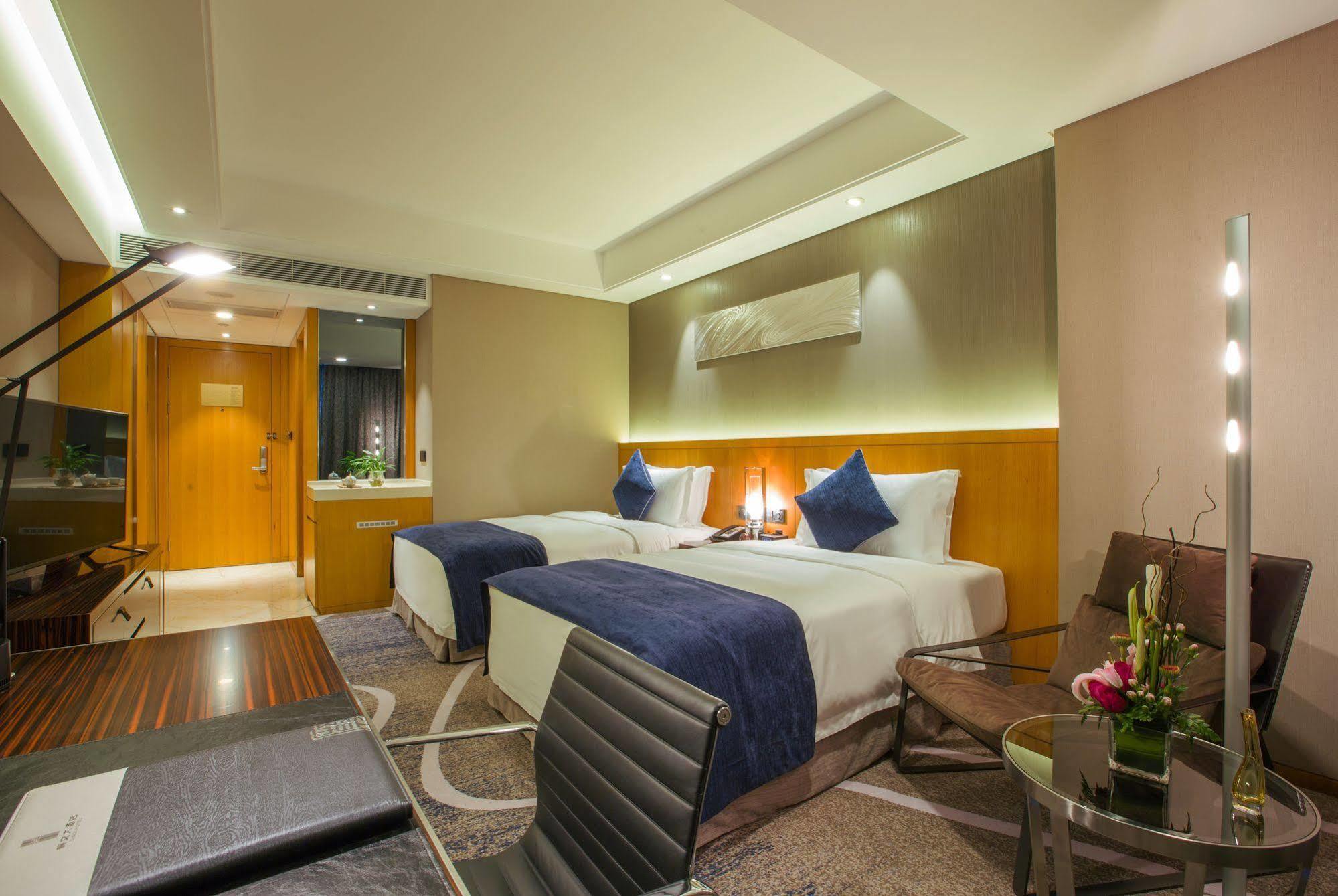 C Plaza Hotel Yuzhong Exterior photo