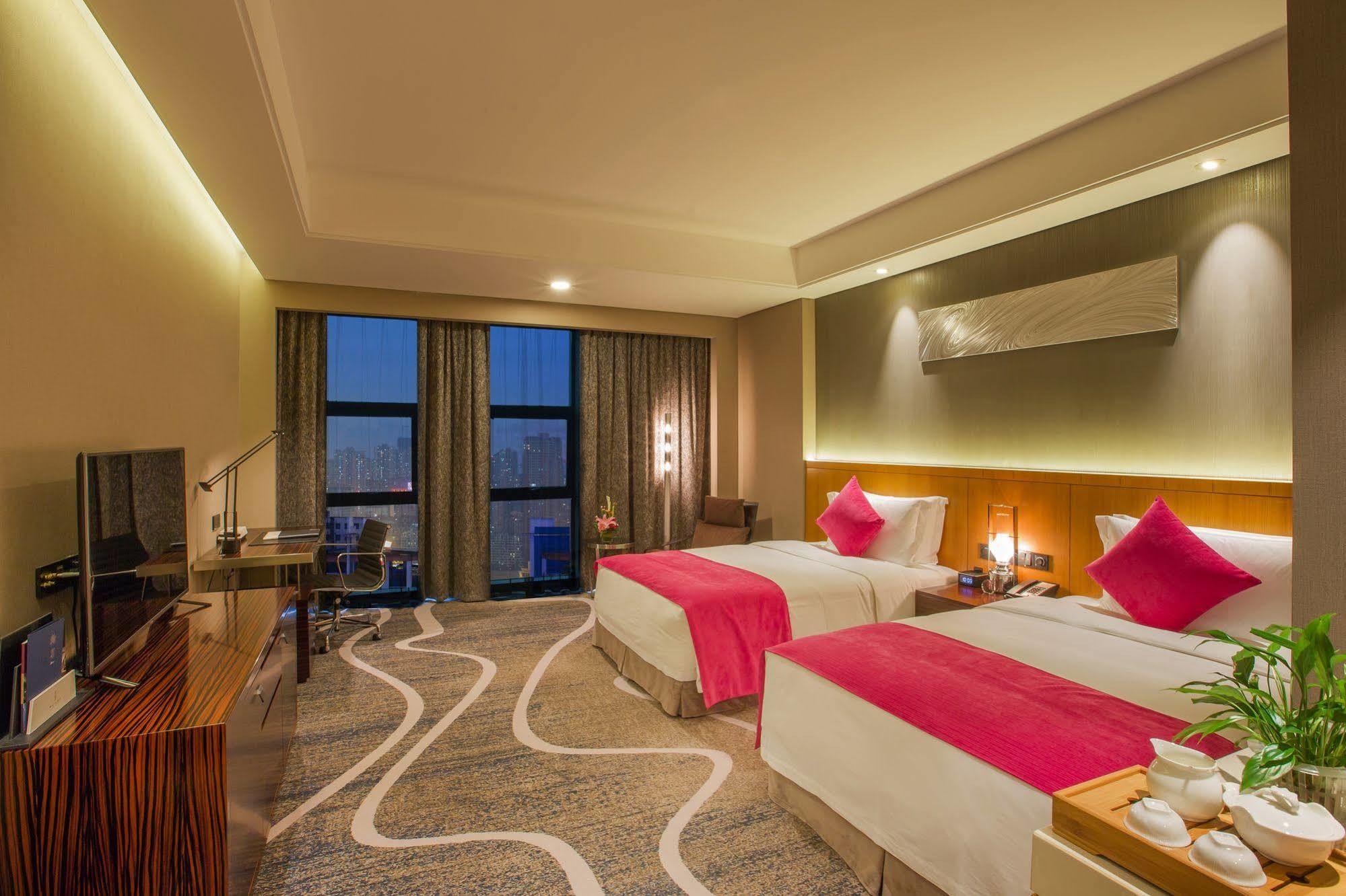 C Plaza Hotel Yuzhong Exterior photo