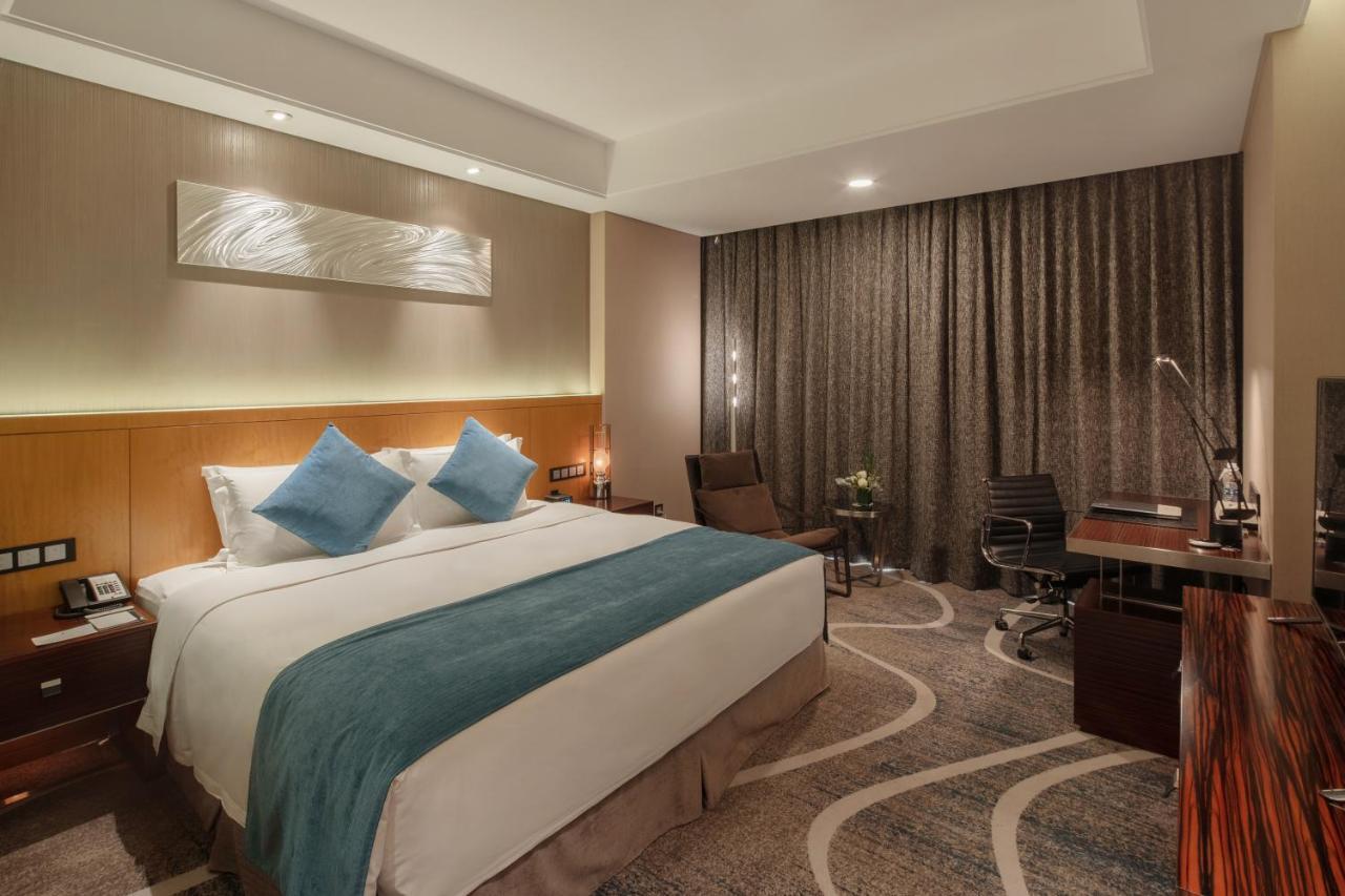 C Plaza Hotel Yuzhong Exterior photo