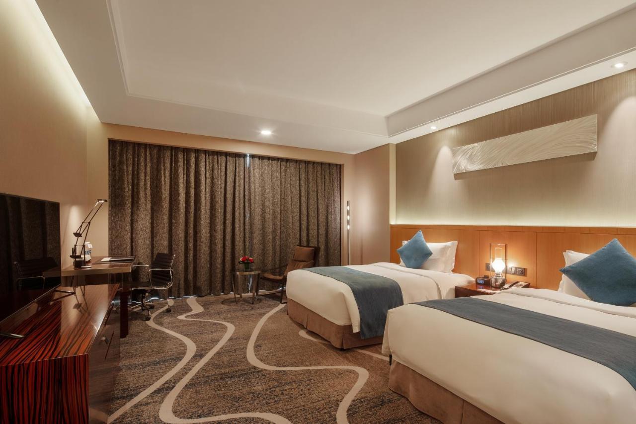 C Plaza Hotel Yuzhong Exterior photo